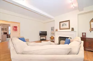 160 Middle Neck Rd, Great Neck, NY 11021 - Photo 13