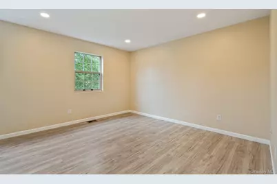 6 Doe Path, Coram, NY 11727 - Photo 13