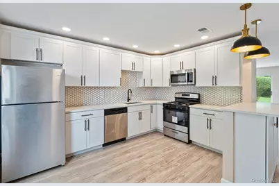 6 Doe Path, Coram, NY 11727 - Photo 3