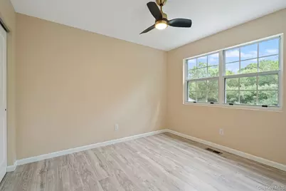 6 Doe Path, Coram, NY 11727 - Photo 7