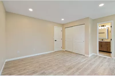 6 Doe Path, Coram, NY 11727 - Photo 15