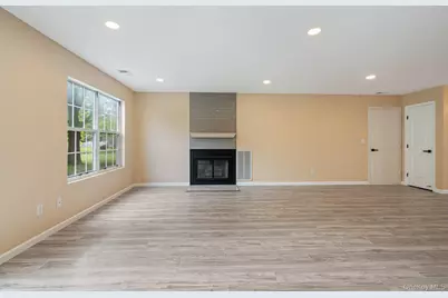 6 Doe Path, Coram, NY 11727 - Photo 5