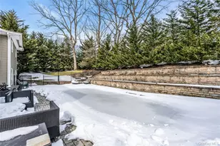 54 Valleywood Rd, Commack, NY 11725 - Photo 33