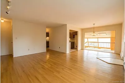 318 Jamaica Avenue, Medford, NY 11763 - Photo 5