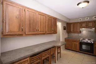 318 Jamaica Ave, Medford, NY 11763 - Photo 7