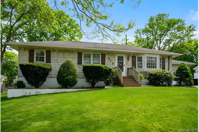 318 Jamaica Avenue, Medford, NY 11763 - Photo 1