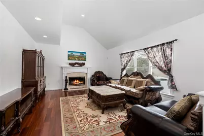 5 Pine Street, Plainview, NY 11803 - Photo 15