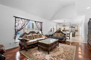 5 Pine St, Plainview, NY 11803 - Photo 17