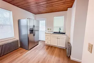 24 Elm Pl, Poughkeepsie, NY 12601 - Photo 3