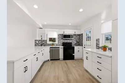 2409 Lindy Road, Westbury, NY 11590 - Photo 3