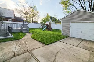 2409 Lindy Rd, Westbury, NY 11590 - Photo 17