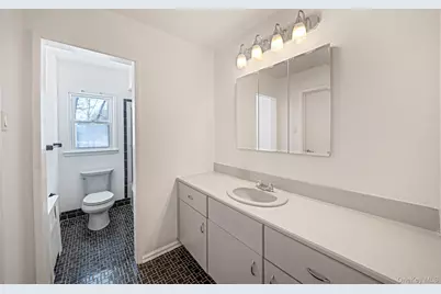 122 Weaver Road, West Sayville, NY 11796 - Photo 9