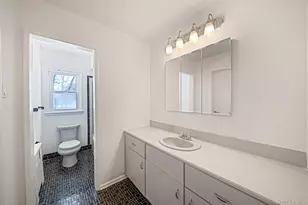 122 Weaver Rd, West Sayville, NY 11796 - Photo 9