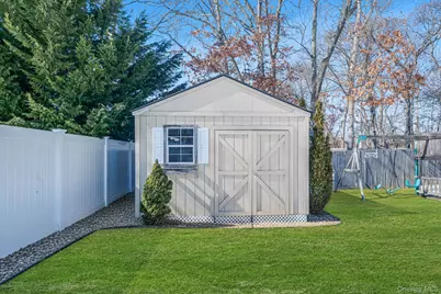 122 Weaver Road, West Sayville, NY 11796 - Photo 17