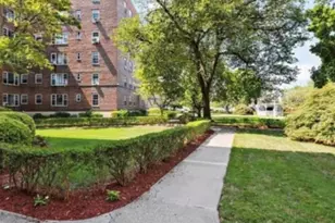 220 Pelham Rd, New Rochelle, NY 10805 - Photo 29