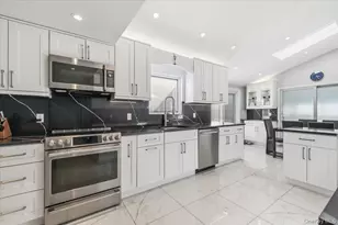 98 Barry Ln, Syosset, NY 11791 - Photo 13