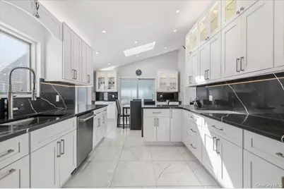 98 Barry Lane, Syosset, NY 11791 - Photo 11