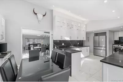 98 Barry Lane, Syosset, NY 11791 - Photo 17