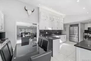 98 Barry Ln, Syosset, NY 11791 - Photo 17