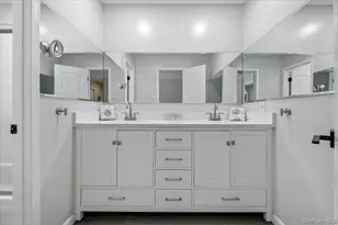 98 Barry Ln, Syosset, NY 11791 - Photo 33