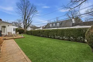 8 Andover Ct, Garden City, NY 11530 - Photo 29