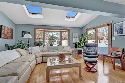 286 Hallock Road, Stony Brook, NY 11790 - Photo 9