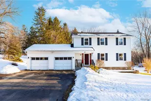 16 Saddle Ridge Dr, Hopewell Junction, NY 12533 - Photo 1