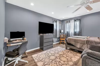 1520 N Thompson Drive, Bay Shore, NY 11706 - Photo 23