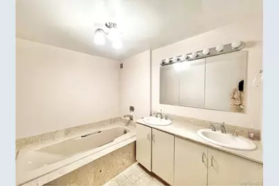 12 Bond Street #5B, Great Neck, NY 11021 - Photo 31