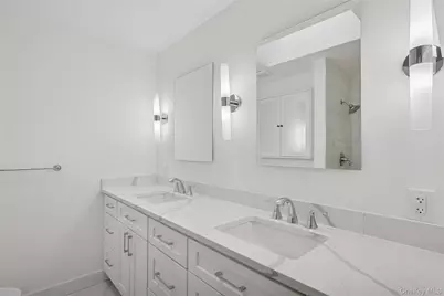 70 Pheasant Run, Roslyn, NY 11576 - Photo 11