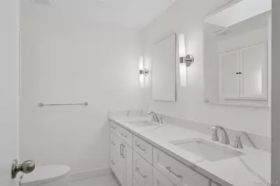 70 Pheasant Run, Roslyn, NY 11576 - Photo 9