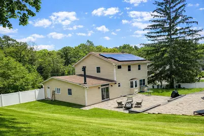 132 Midwood Avenue, Nesconset, NY 11767 - Photo 7