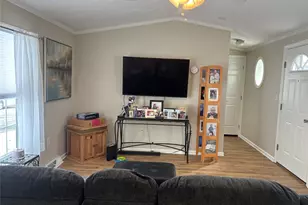 1661 Old Country Rd, Riverhead, NY 11901 - Photo 17