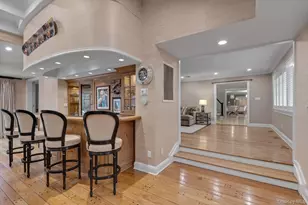 32 Old House Ln, Port Washington, NY 11050 - Photo 9