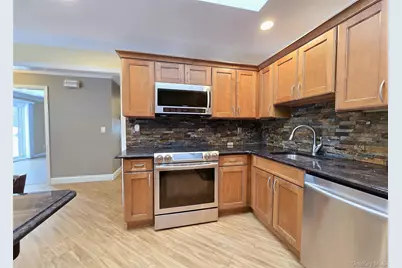 786 Hilltop Court, Coram, NY 11727 - Photo 3