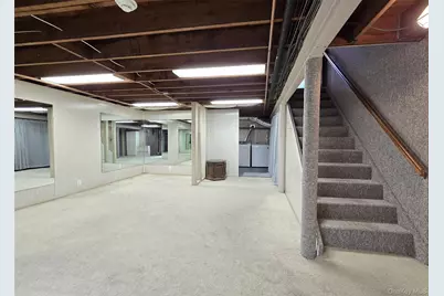 77 Jamaica Avenue, Holtsville, NY 11742 - Photo 17