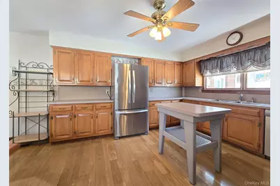 77 Jamaica Avenue, Holtsville, NY 11742 - Photo 7