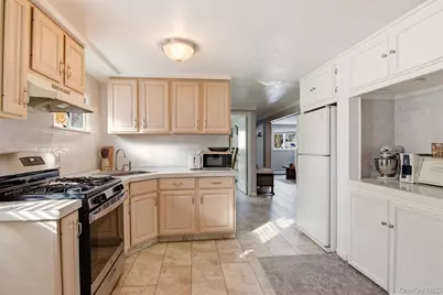 26 Clarendon Street, Dix Hills, NY 11746 - Photo 9