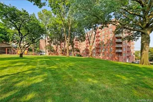 333 Bronx Rive Road, Yonkers, NY 10704 - Photo 5