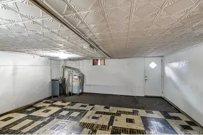 73-25 Cook Avenue, Middle Village, NY 11379 - Photo 15