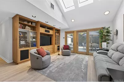 37 Shelter Lane, Roslyn Heights, NY 11577 - Photo 13