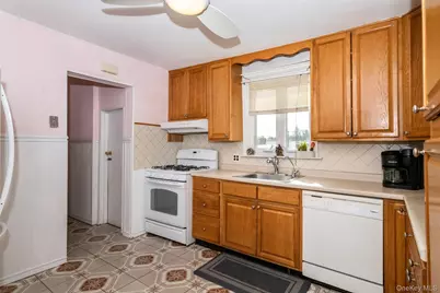 24 5th Avenue, New Rochelle, NY 10801 - Photo 3