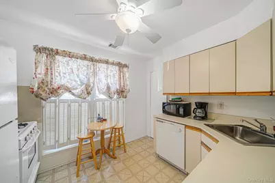 8 Juniper Court #8, Selden, NY 11784 - Photo 5