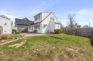 38 Celestial Ln, Levittown, NY 11756 - Photo 17