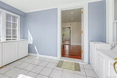 49 Malden Avenue, Lynbrook, NY 11563 - Photo 3
