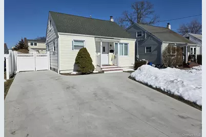 46 W Clearwater Road, Lindenhurst, NY 11757 - Photo 27