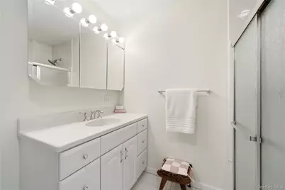 43 Ridgeway Boulevard, Bay Shore, NY 11706 - Photo 19