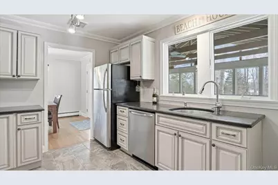 3 Robins Nest Lane, Hampton Bays, NY 11946 - Photo 13
