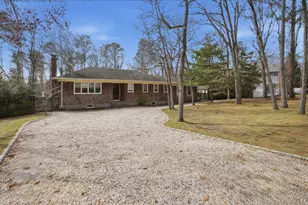 3 Robins Nest Ln, Hampton Bays, NY 11946 - Photo 5