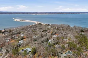 3 Robins Nest Ln, Hampton Bays, NY 11946 - Photo 5